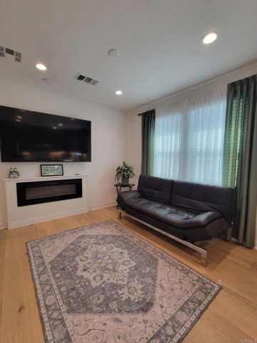 1752 Heywood Street B, Simi Valley, CA 93065