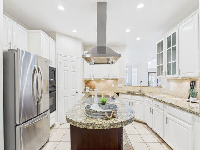 483 Mariners Drive, Kemah, TX 77565