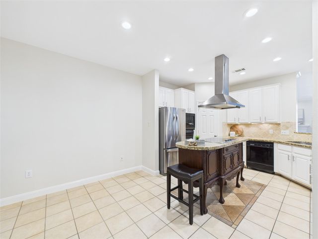 483 Mariners Drive, Kemah, TX 77565