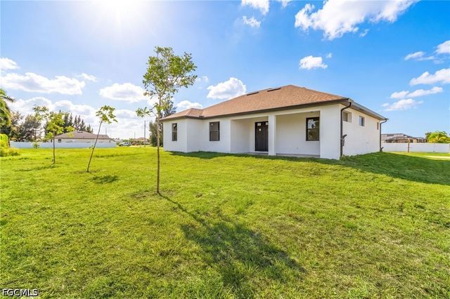 7 SW 19th PL, Cape Coral, FL 33991