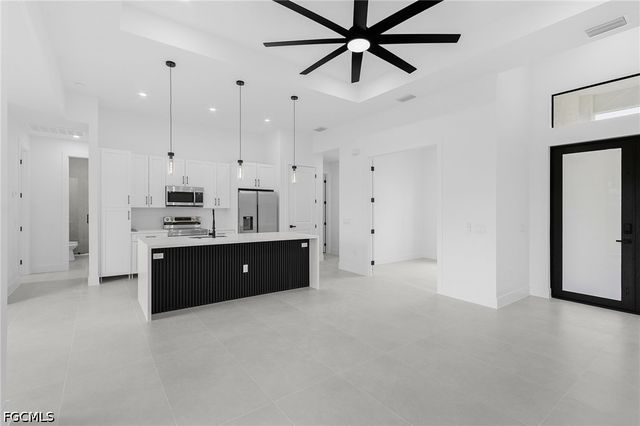 7 SW 19th PL, Cape Coral, FL 33991
