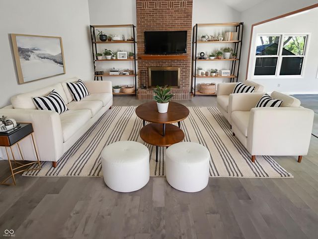 8259 Hampton Circle W, Indianapolis, IN 46256