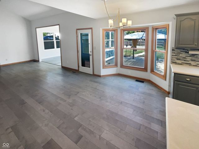 8259 Hampton Circle W, Indianapolis, IN 46256