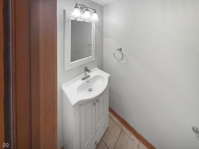 8259 Hampton Circle W, Indianapolis, IN 46256