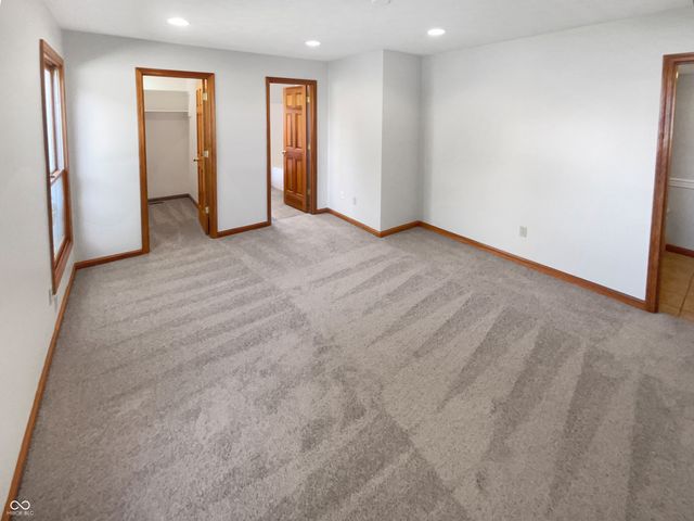 8259 Hampton Circle W, Indianapolis, IN 46256