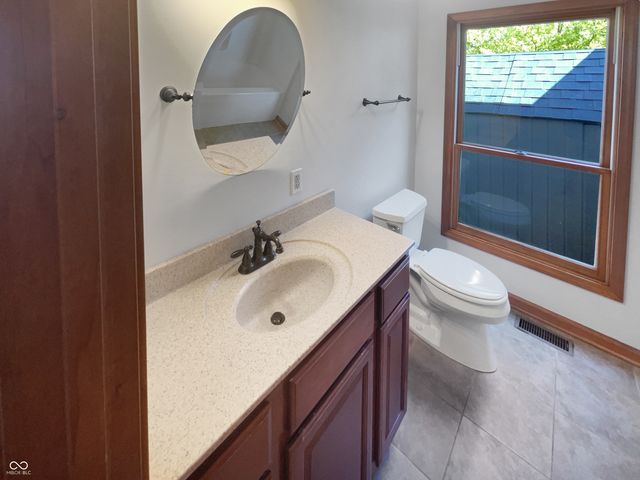 8259 Hampton Circle W, Indianapolis, IN 46256