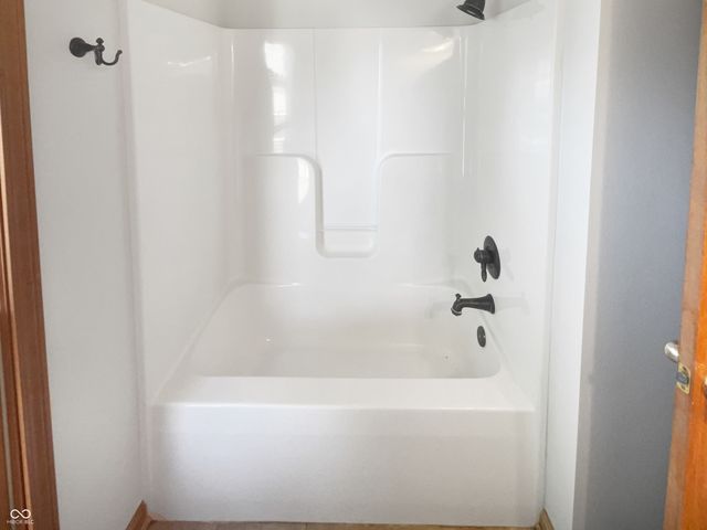 8259 Hampton Circle W, Indianapolis, IN 46256