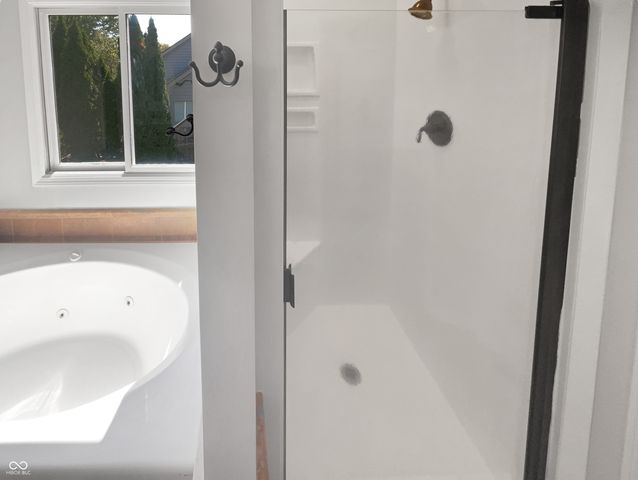 8259 Hampton Circle W, Indianapolis, IN 46256