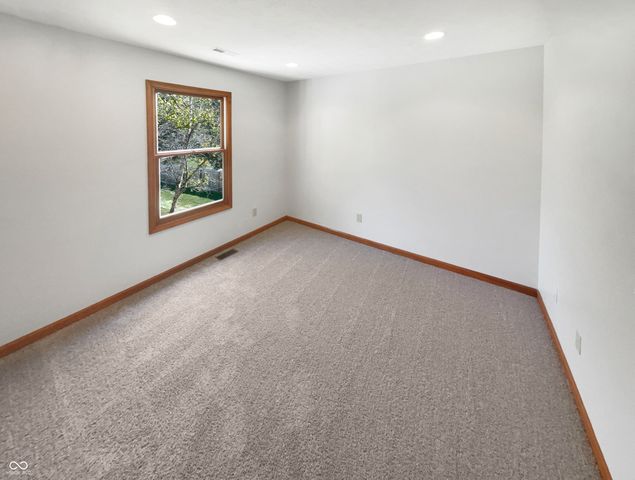 8259 Hampton Circle W, Indianapolis, IN 46256