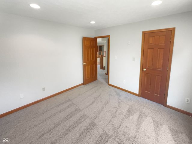 8259 Hampton Circle W, Indianapolis, IN 46256