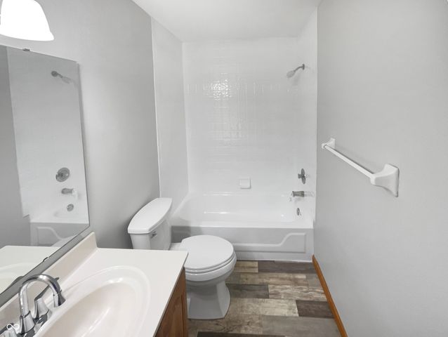 8259 Hampton Circle W, Indianapolis, IN 46256