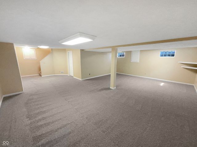 8259 Hampton Circle W, Indianapolis, IN 46256