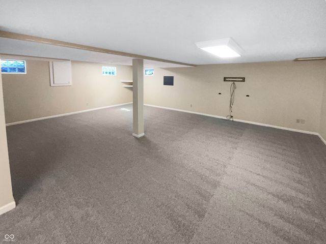 8259 Hampton Circle W, Indianapolis, IN 46256