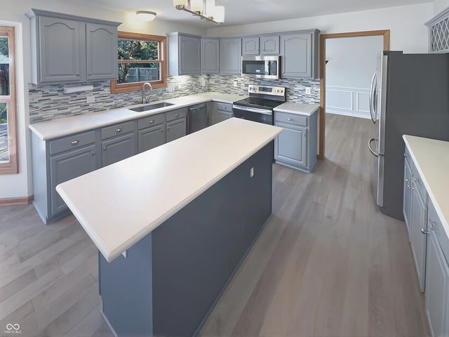 8259 Hampton Circle W, Indianapolis, IN 46256