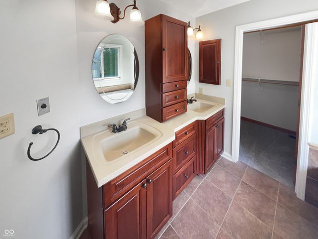 8259 Hampton Circle W, Indianapolis, IN 46256