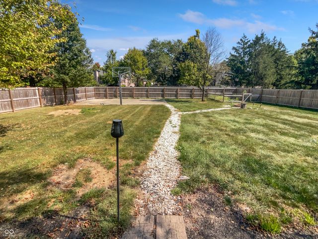 8259 Hampton Circle W, Indianapolis, IN 46256