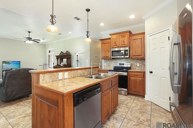 15055 Garden Creek Dr, Walker, LA 70785