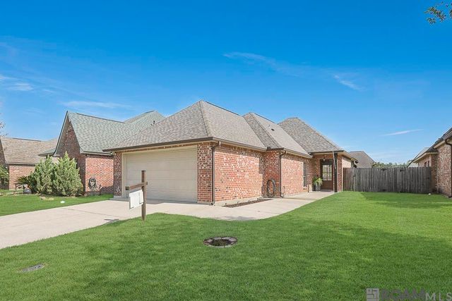 15055 Garden Creek Dr, Walker, LA 70785