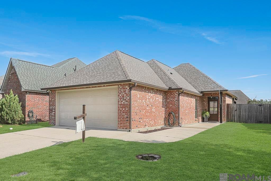 15055 Garden Creek Dr, Walker, LA 70785