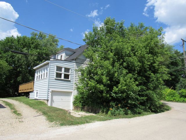 138 Cora Avenue, Fox Lake, IL 60020