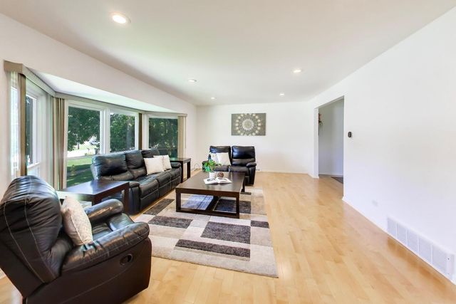 1823 E CAMP MCDONALD Road, Mount Prospect, IL 60056