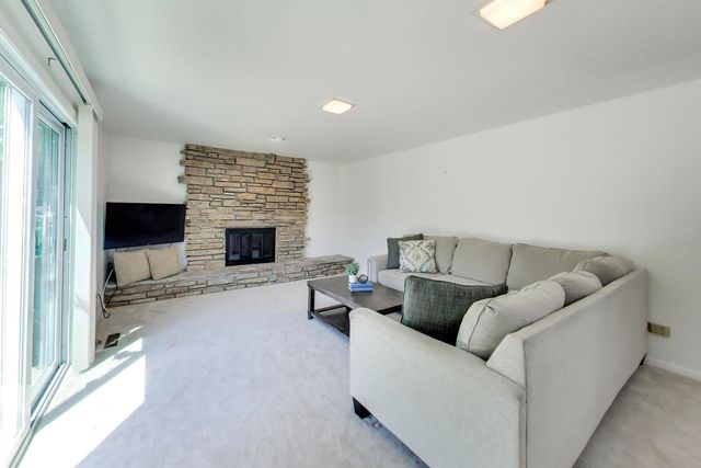 1823 E CAMP MCDONALD Road, Mount Prospect, IL 60056