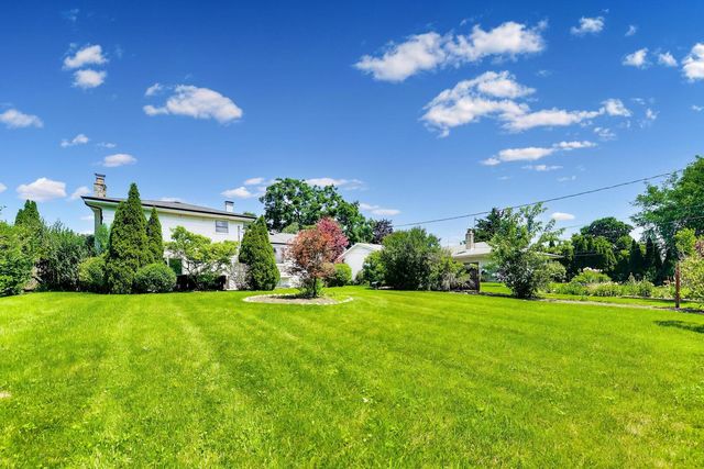 1823 E CAMP MCDONALD Road, Mount Prospect, IL 60056