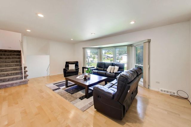 1823 E CAMP MCDONALD Road, Mount Prospect, IL 60056