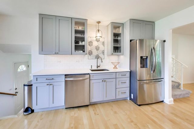 1823 E CAMP MCDONALD Road, Mount Prospect, IL 60056