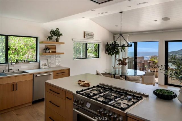 225 Notteargenta Road, Pacific Palisades, CA 90272