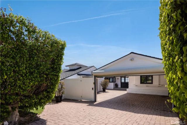 225 Notteargenta Road, Pacific Palisades, CA 90272