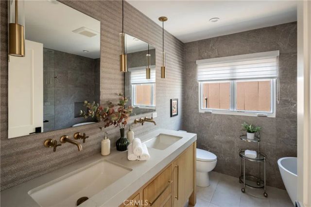225 Notteargenta Road, Pacific Palisades, CA 90272