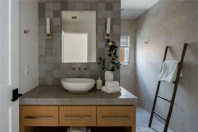 225 Notteargenta Road, Pacific Palisades, CA 90272