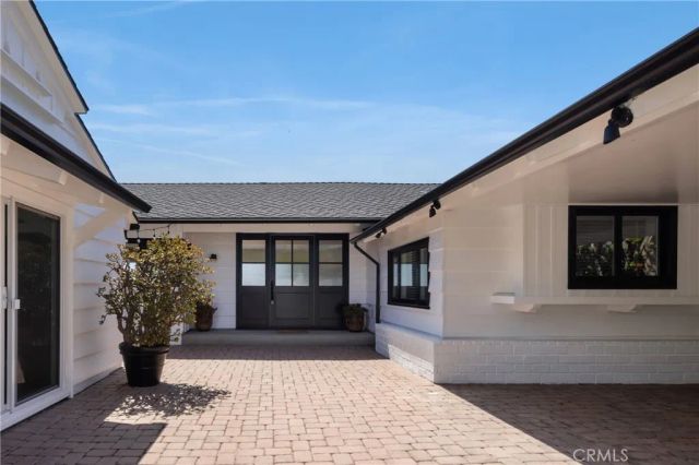 225 Notteargenta Road, Pacific Palisades, CA 90272