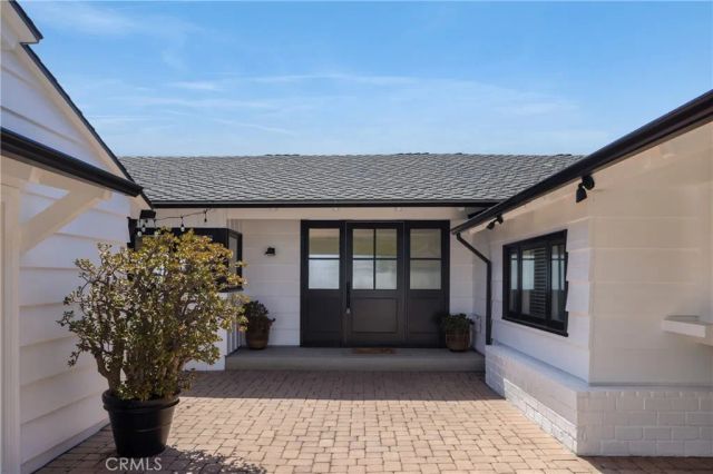 225 Notteargenta Road, Pacific Palisades, CA 90272