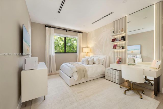 7300 Los Pinos Boulevard, Coral Gables, FL 33143