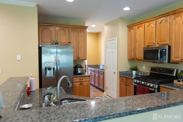 60 King George Road 603, Green Brook, NJ 08812
