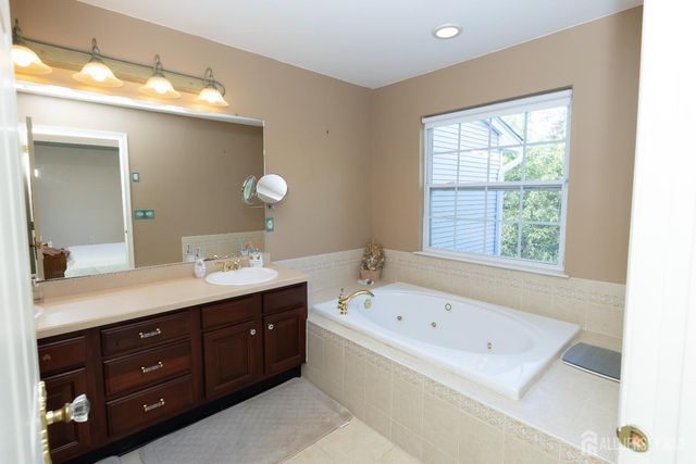 60 King George Road 603, Green Brook, NJ 08812