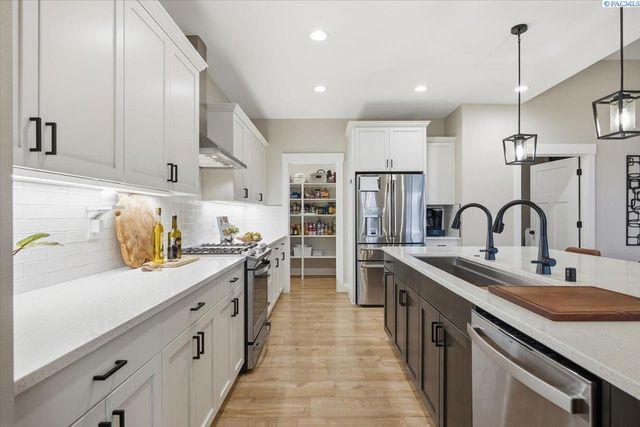 6915 Lamb Court, Pasco, WA 99301