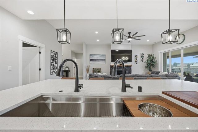 6915 Lamb Court, Pasco, WA 99301