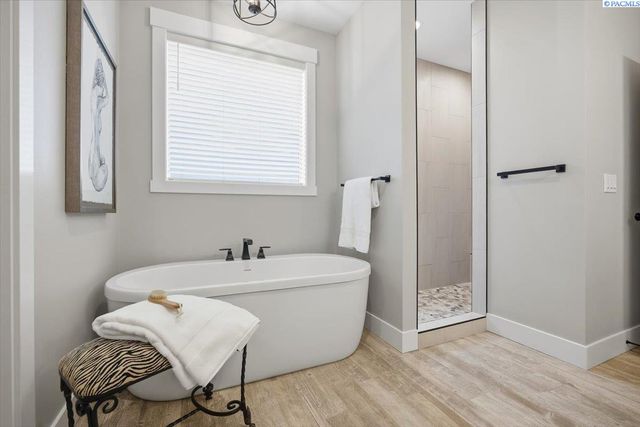 6915 Lamb Court, Pasco, WA 99301