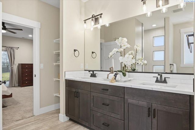 6915 Lamb Court, Pasco, WA 99301