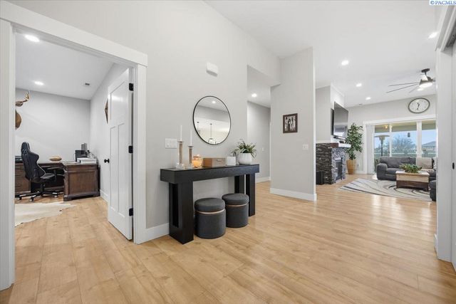 6915 Lamb Court, Pasco, WA 99301