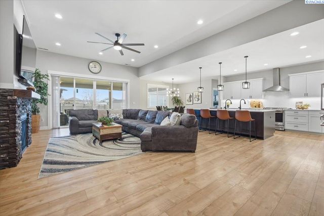 6915 Lamb Court, Pasco, WA 99301