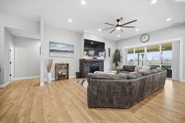 6915 Lamb Court, Pasco, WA 99301