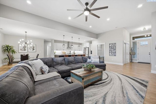 6915 Lamb Court, Pasco, WA 99301