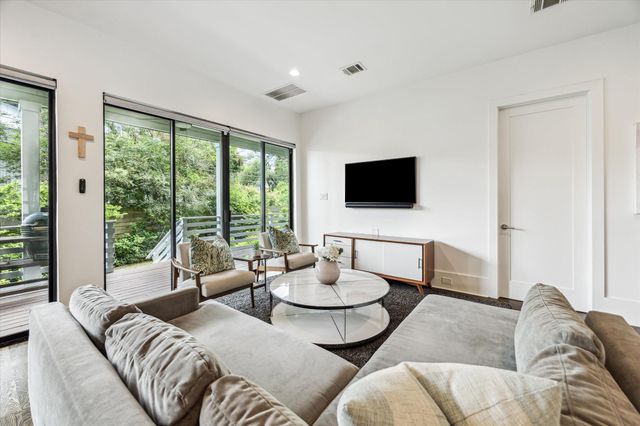 1010 Waltway Drive, Houston, TX 77008