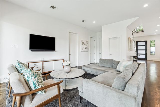 1010 Waltway Drive, Houston, TX 77008