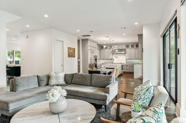 1010 Waltway Drive, Houston, TX 77008