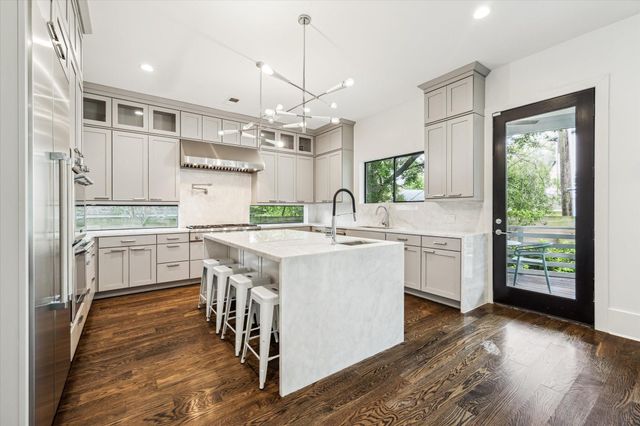 1010 Waltway Drive, Houston, TX 77008